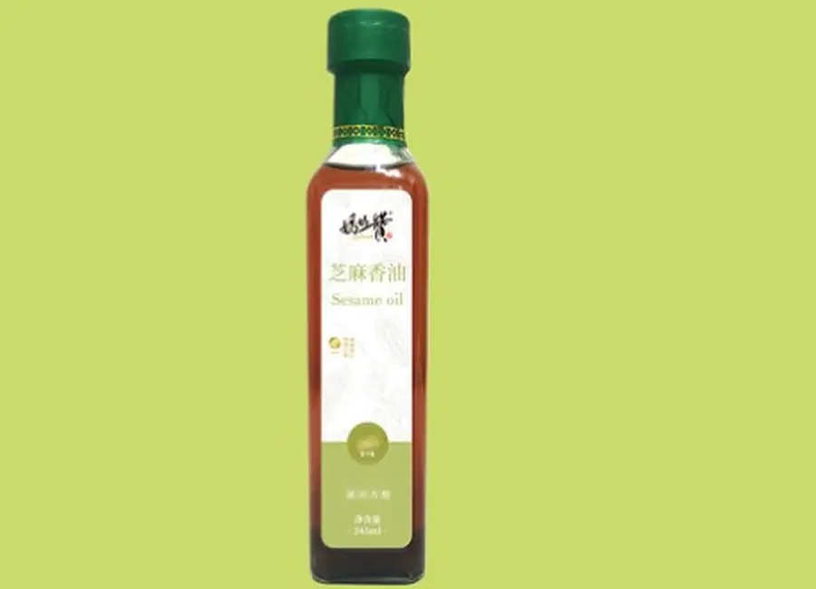 Sesame Oil — 245 ml Bottle from the Deesheng Food catalogue